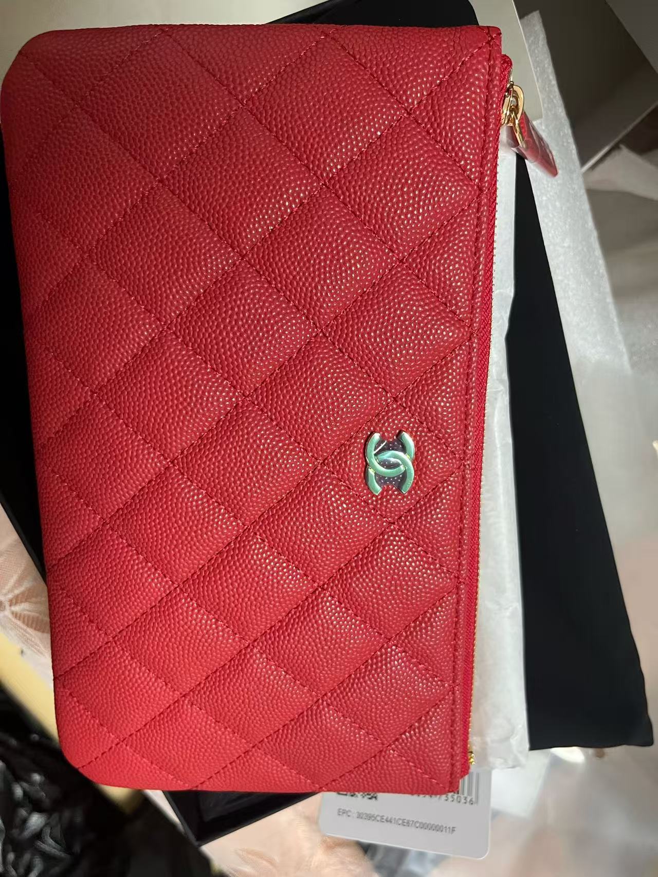CHANEL Wallet in Red (20X12CM)