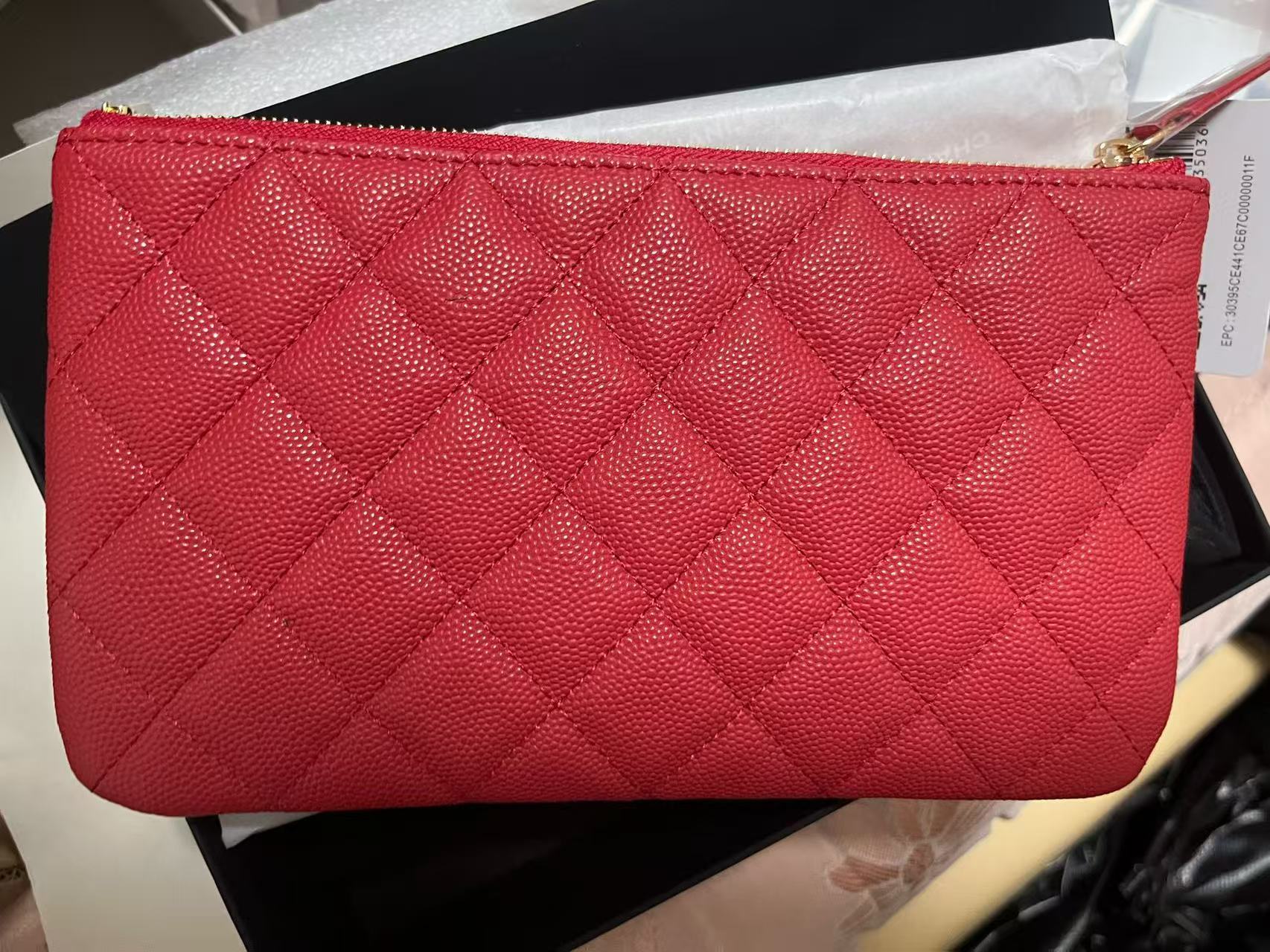 CHANEL Wallet in Red (20X12CM)