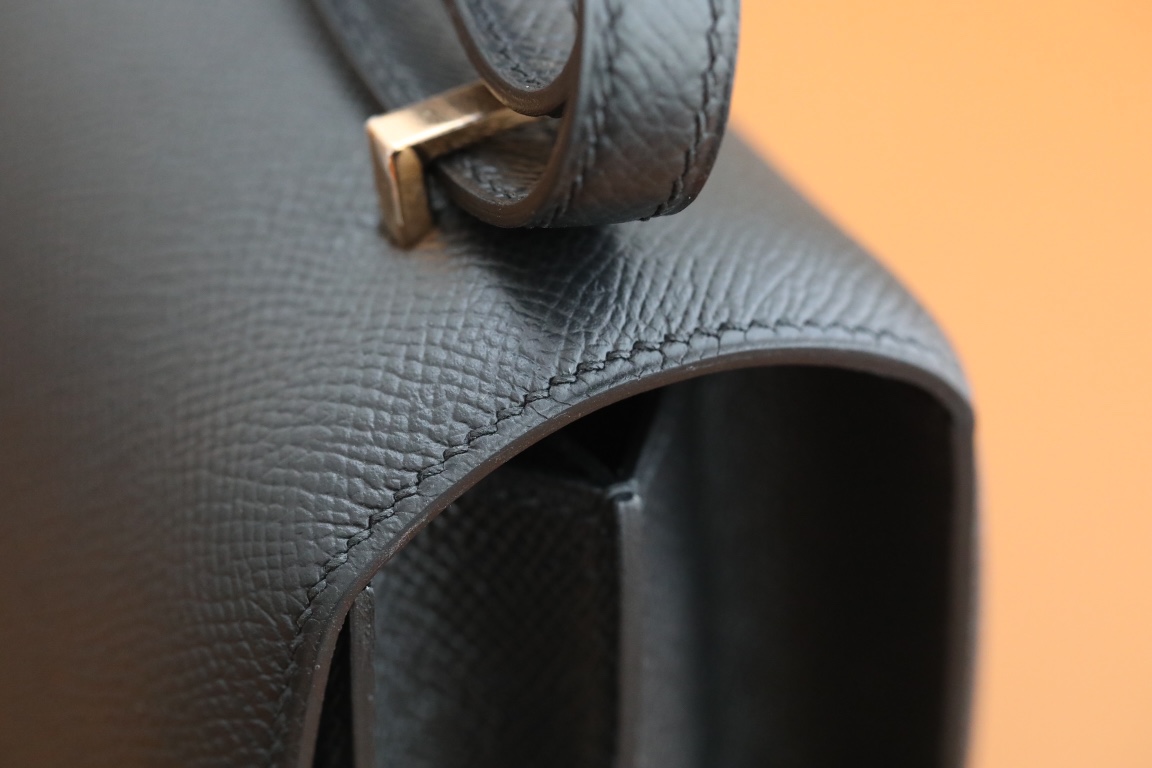 Hermes Mini Constance, Black Epsom leather, Gold Hardware (18cm) Hermes Mini Constance, Black Epsom leather, Gold Hardware (18cm)