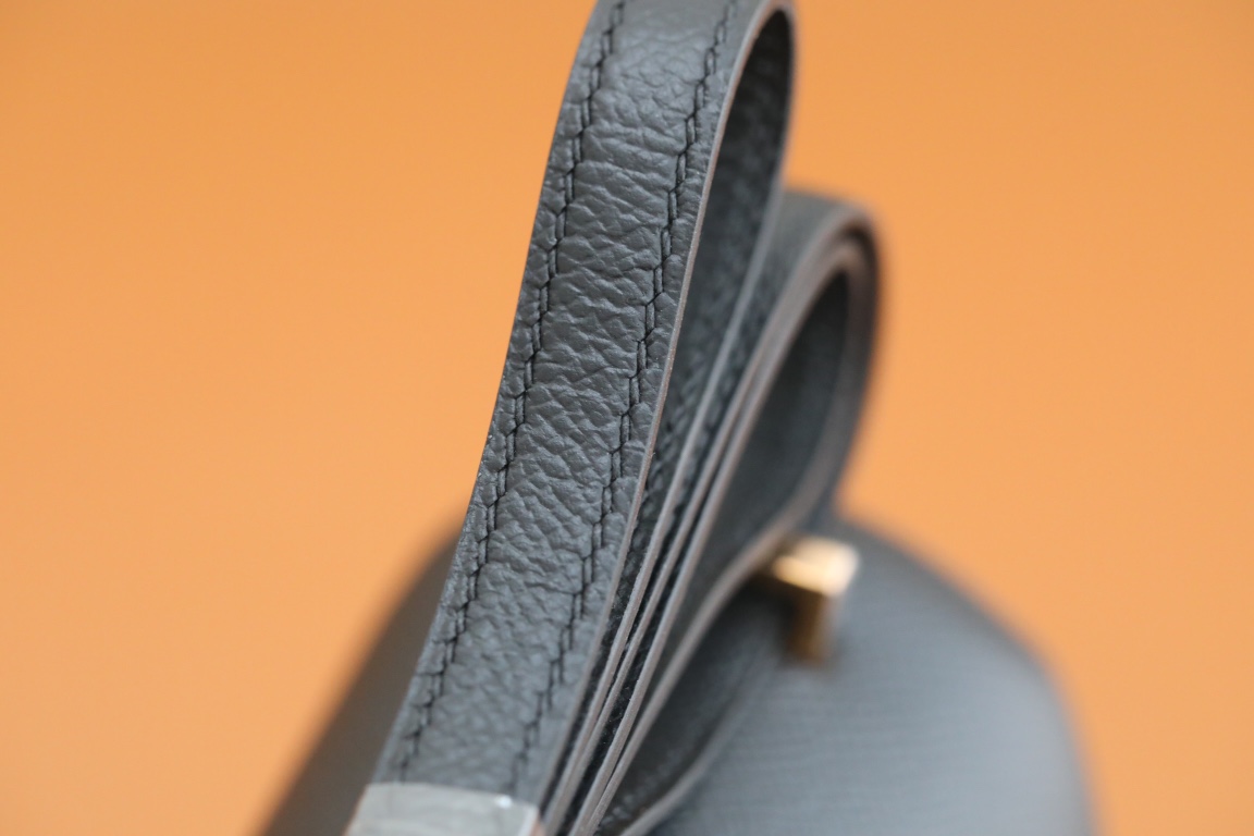 Hermes Mini Constance, Black Epsom leather, Gold Hardware (18cm) Hermes Mini Constance, Black Epsom leather, Gold Hardware (18cm)