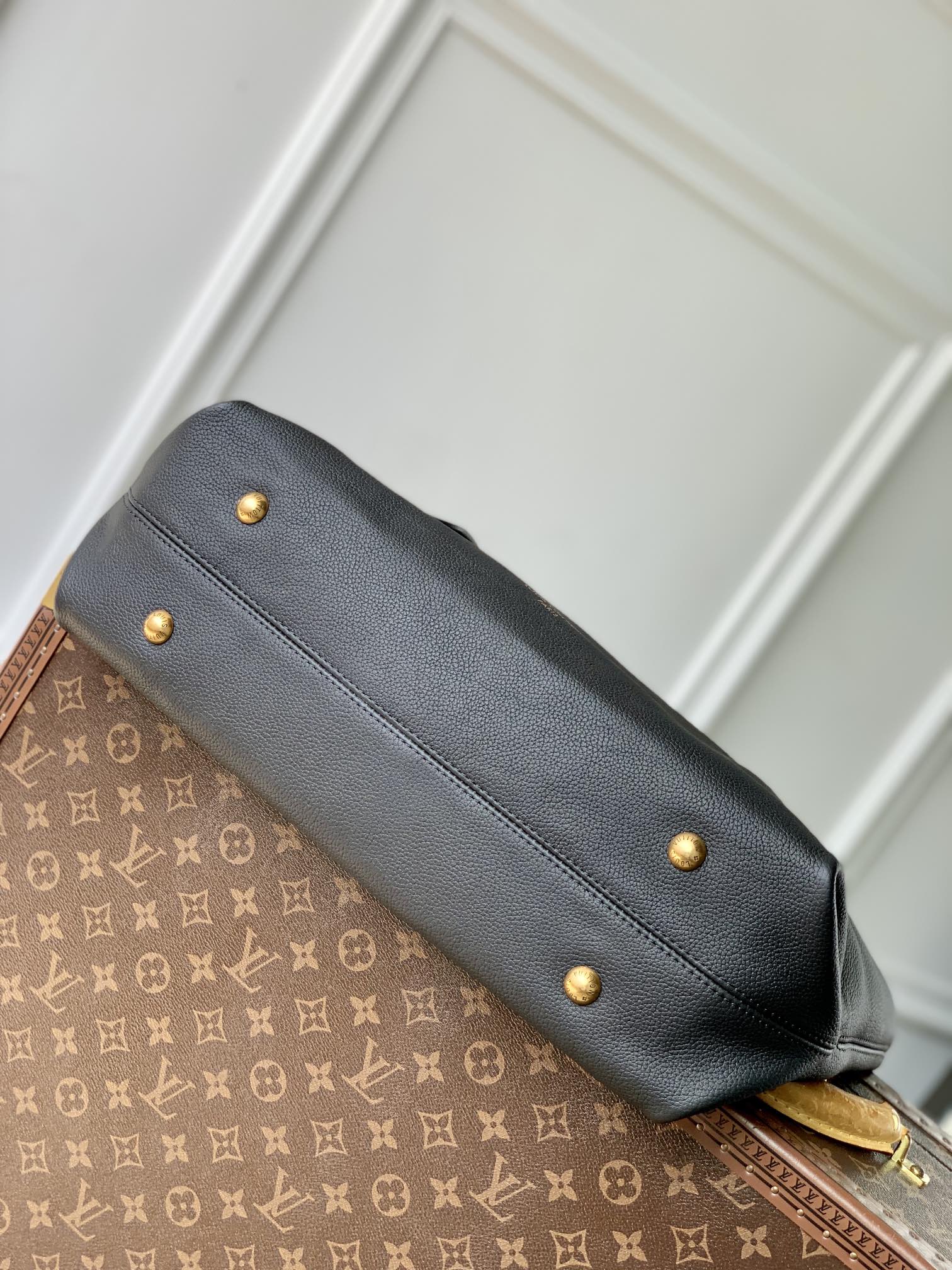 Louis Vuitton  Low Key Cabas M25341 (47 x 30 x 14 cm)