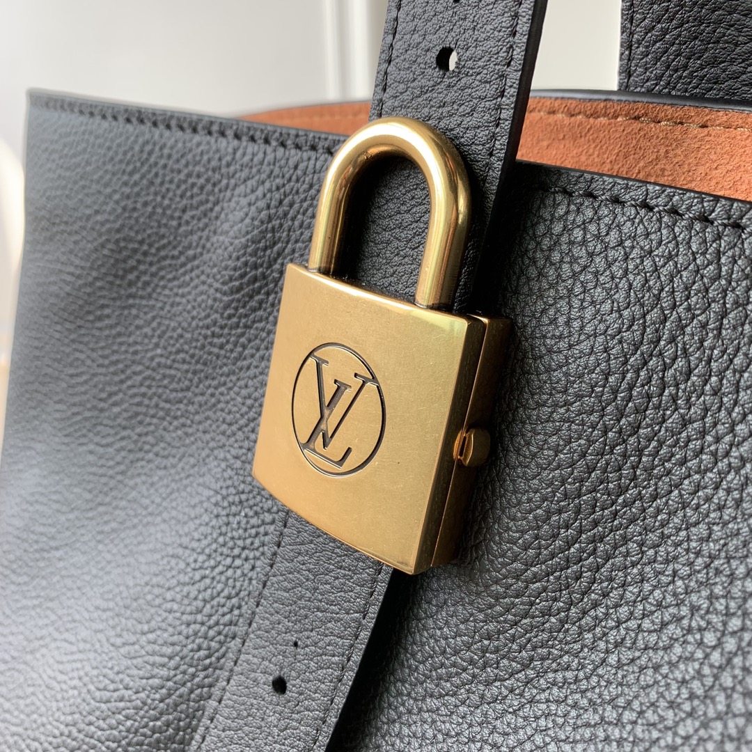 Louis Vuitton  Low Key Cabas M25341 (47 x 30 x 14 cm)