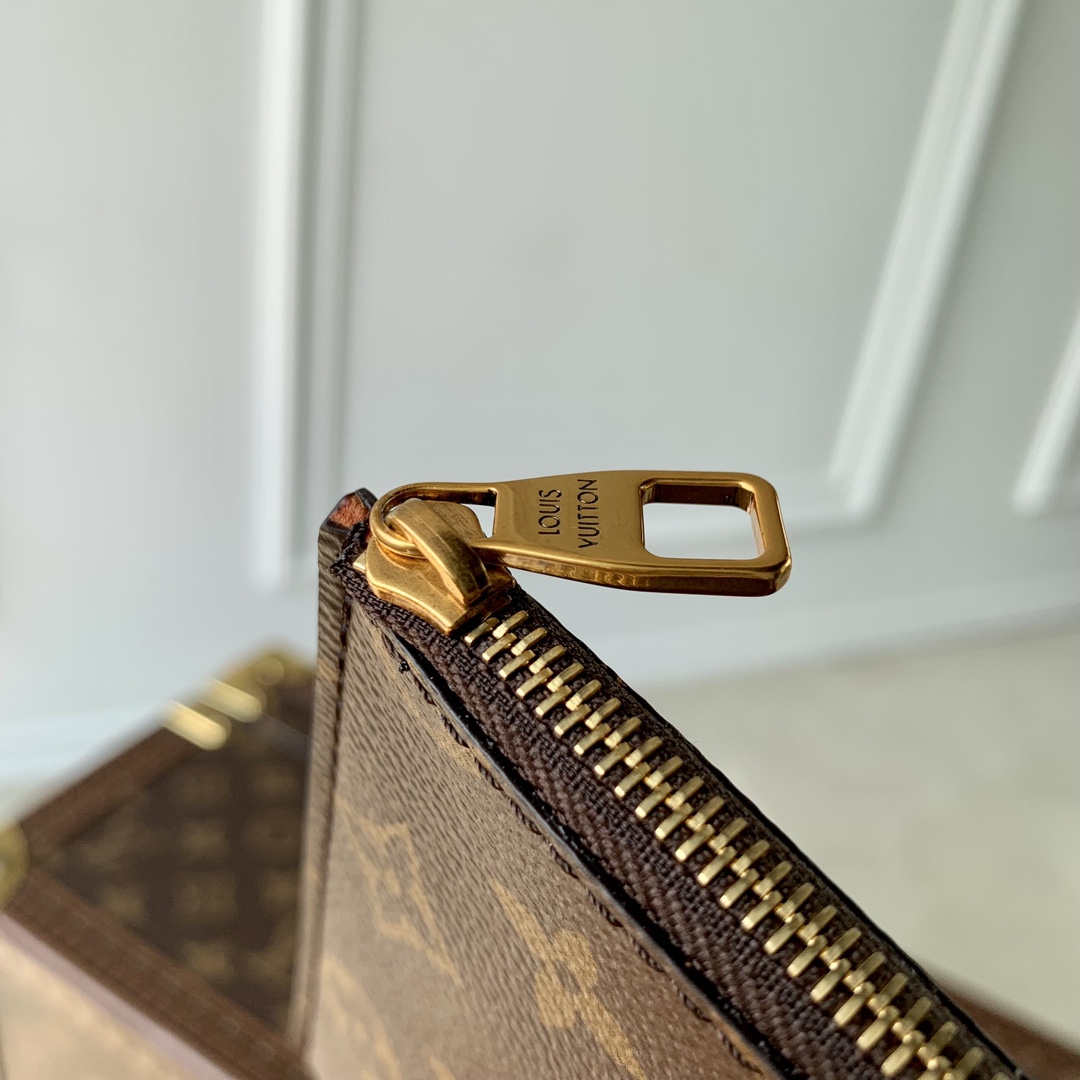 Louis Vuitton  Low Key Cabas M25341 (47 x 30 x 14 cm)