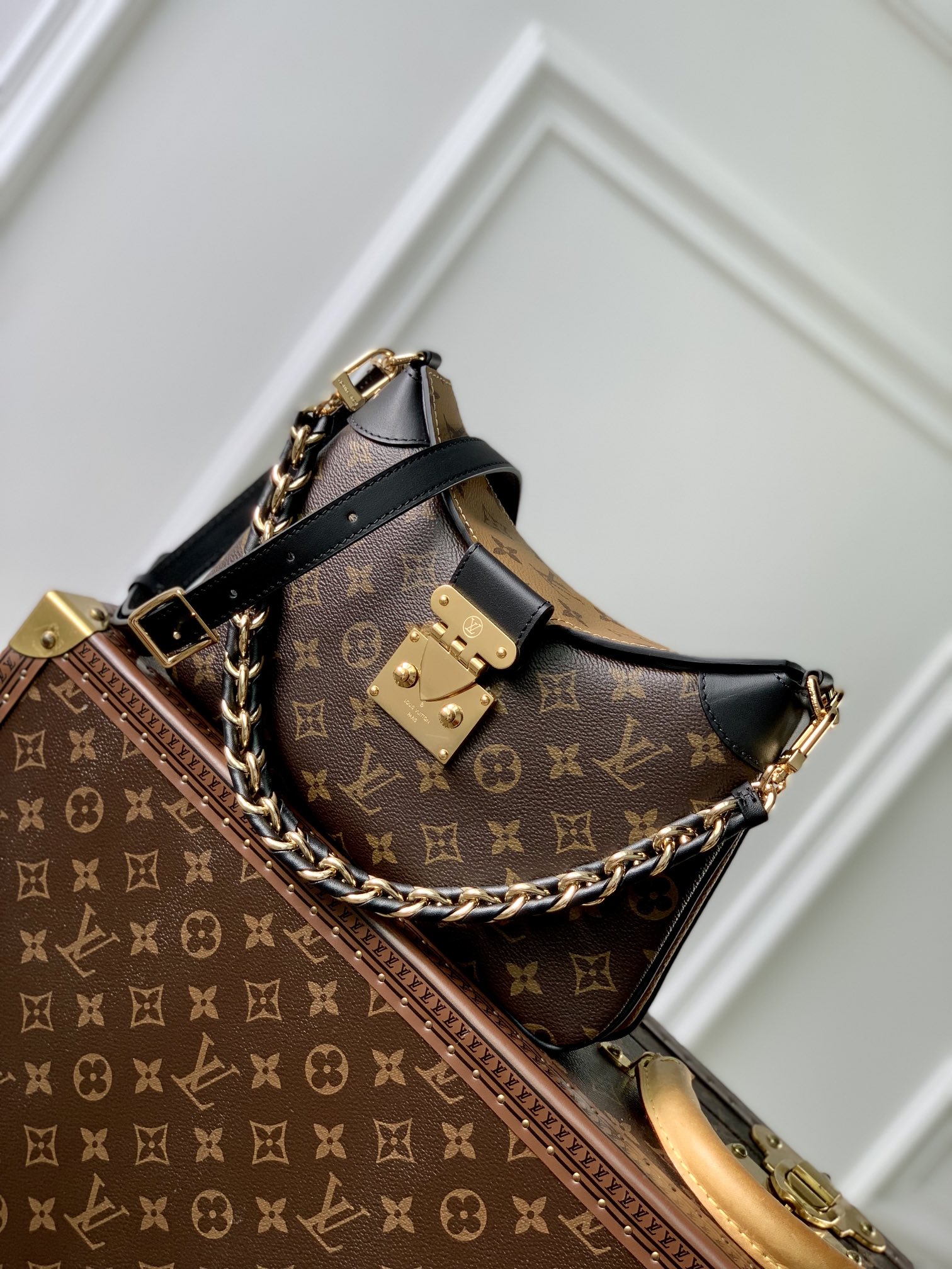 LOUIS VUITTON M46659 (29 x 19 x 9 cm)