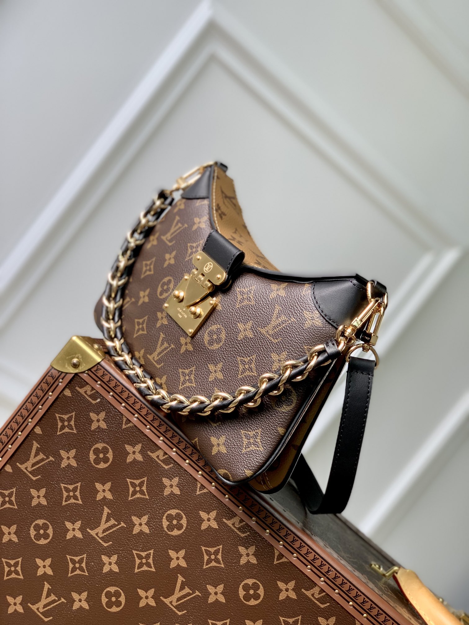 LOUIS VUITTON M46659 (29 x 19 x 9 cm)