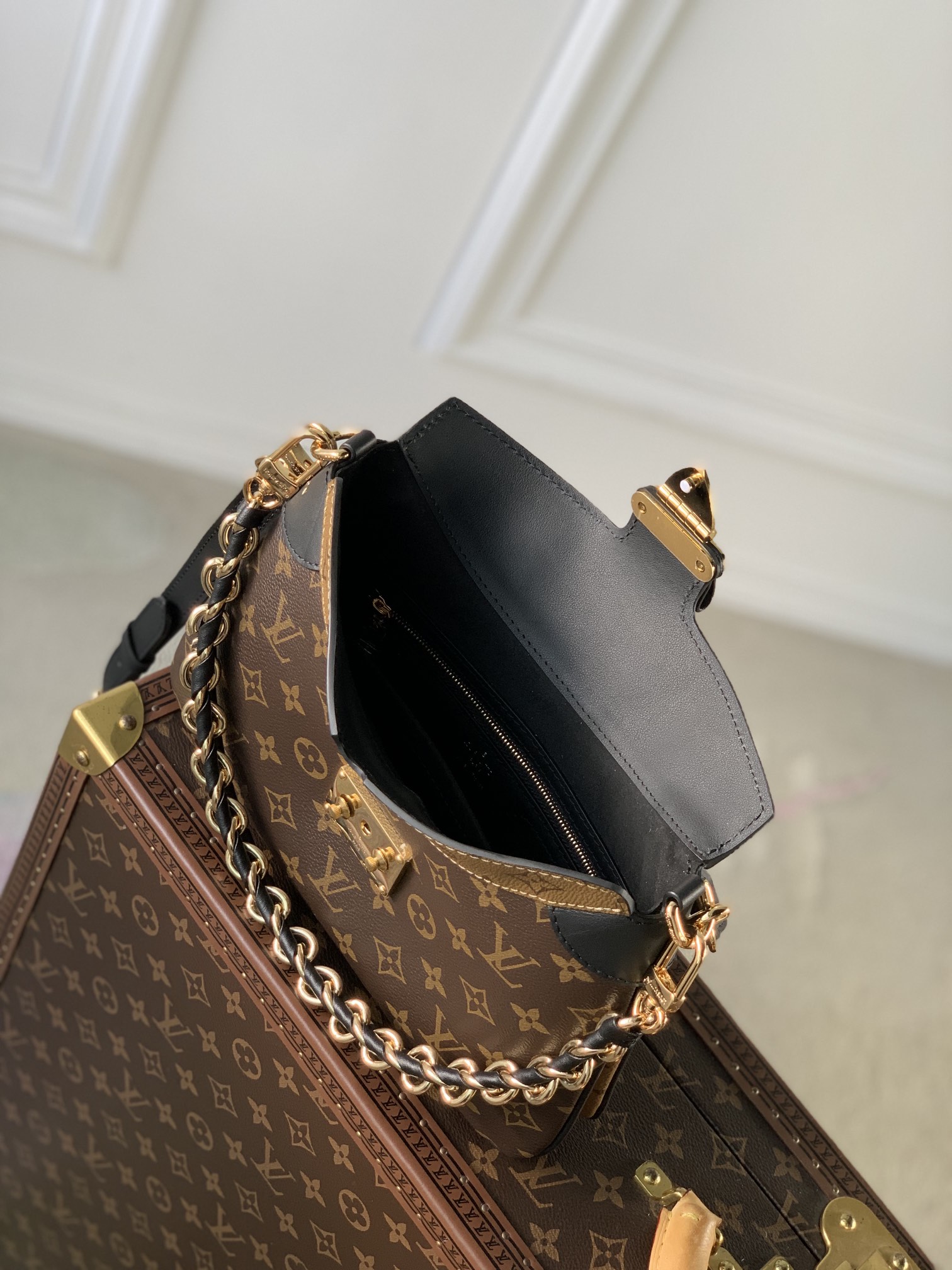 LOUIS VUITTON M46659 (29 x 19 x 9 cm) LOUIS VUITTON M46659 (29 x 19 x 9 cm)