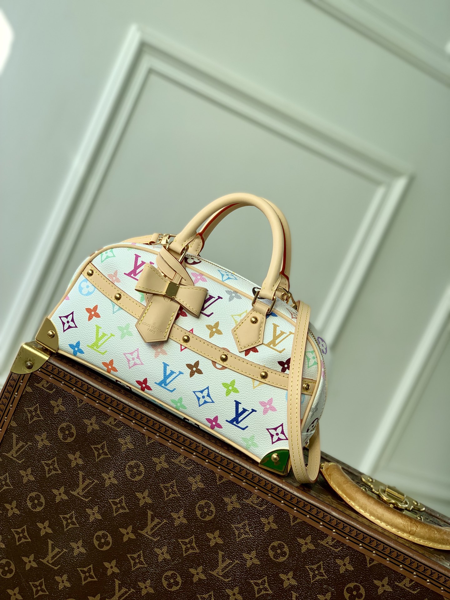 LOUIS VUITTON HANDBAG EAST WEST M13084