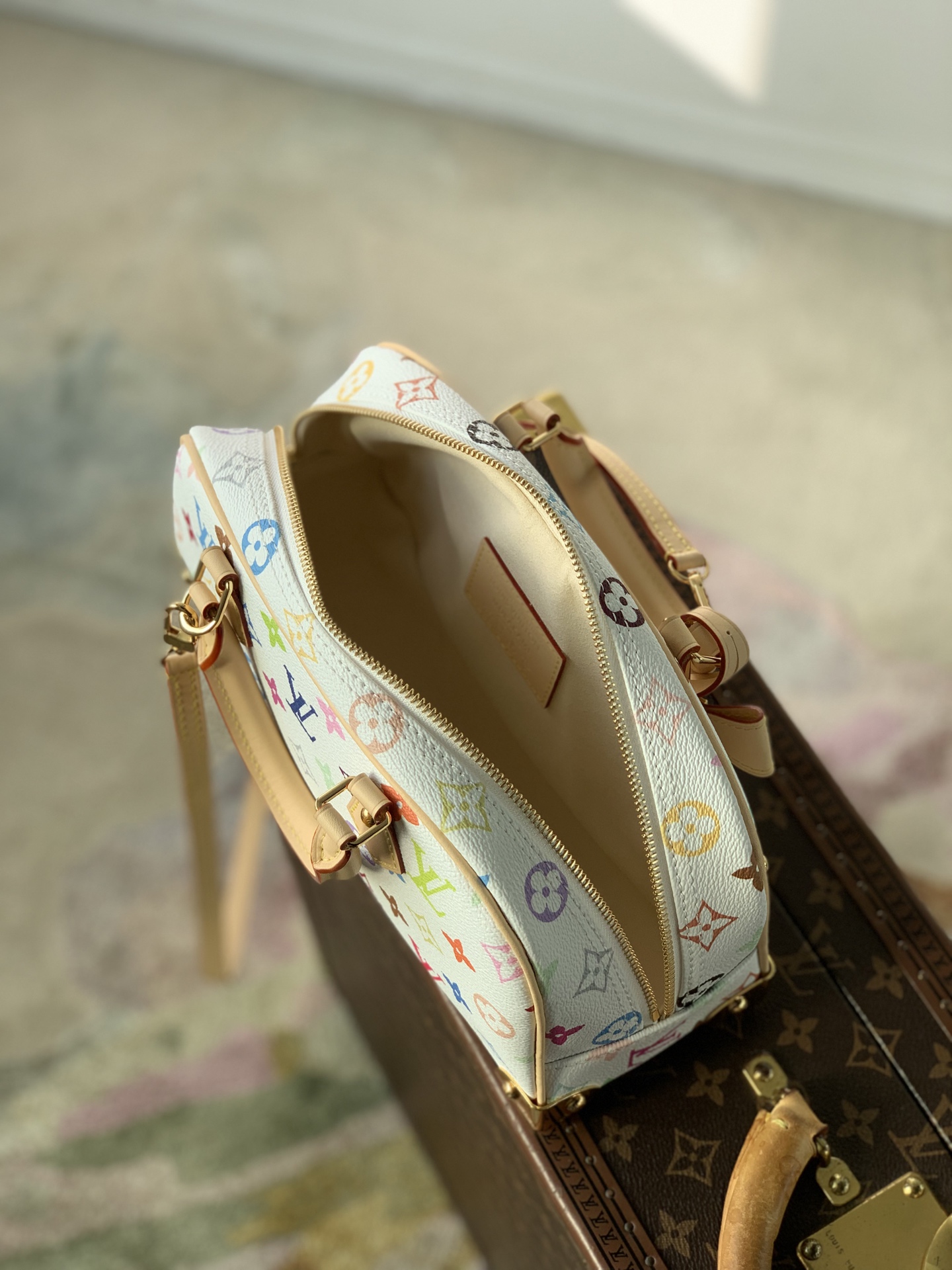 LOUIS VUITTON HANDBAG EAST WEST M13084 LOUIS VUITTON HANDBAG EAST WEST M13084