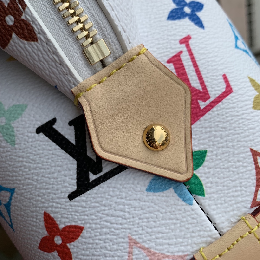 LV xTM Cosmetic Pouch GM M13743 (27X18X9cm)