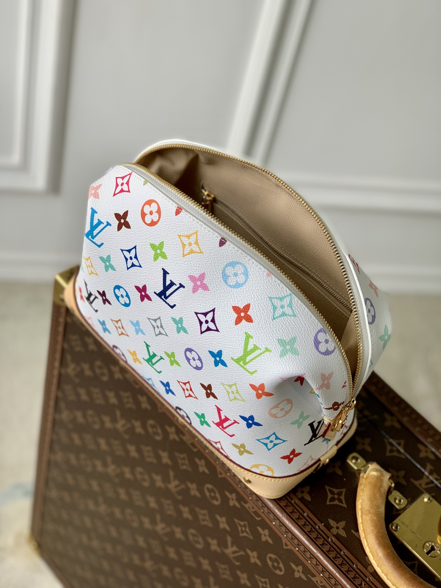 LV xTM Cosmetic Pouch GM M13743 (27X18X9cm)