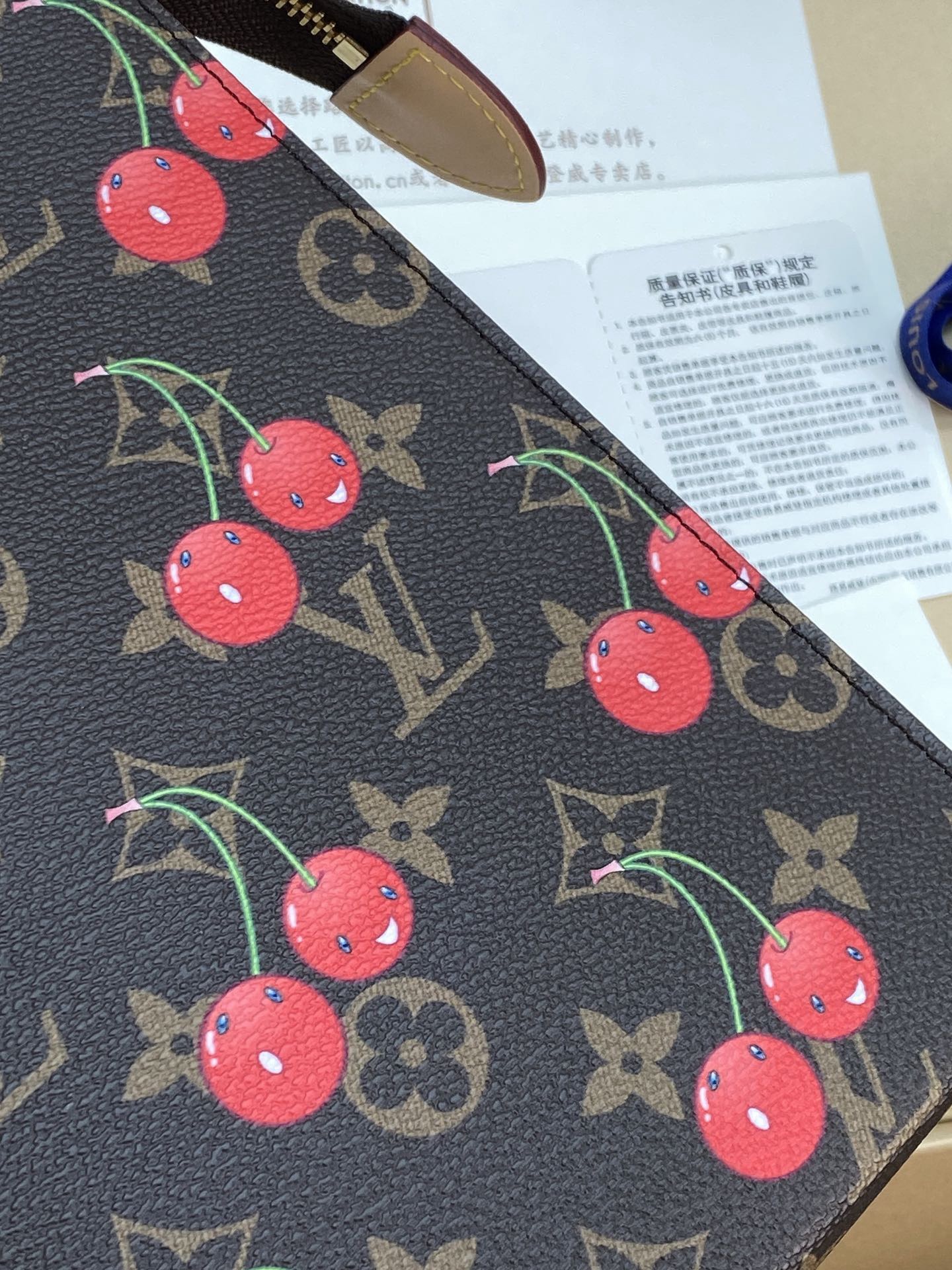 LVxTM CHERRY LVxTM CHERRY