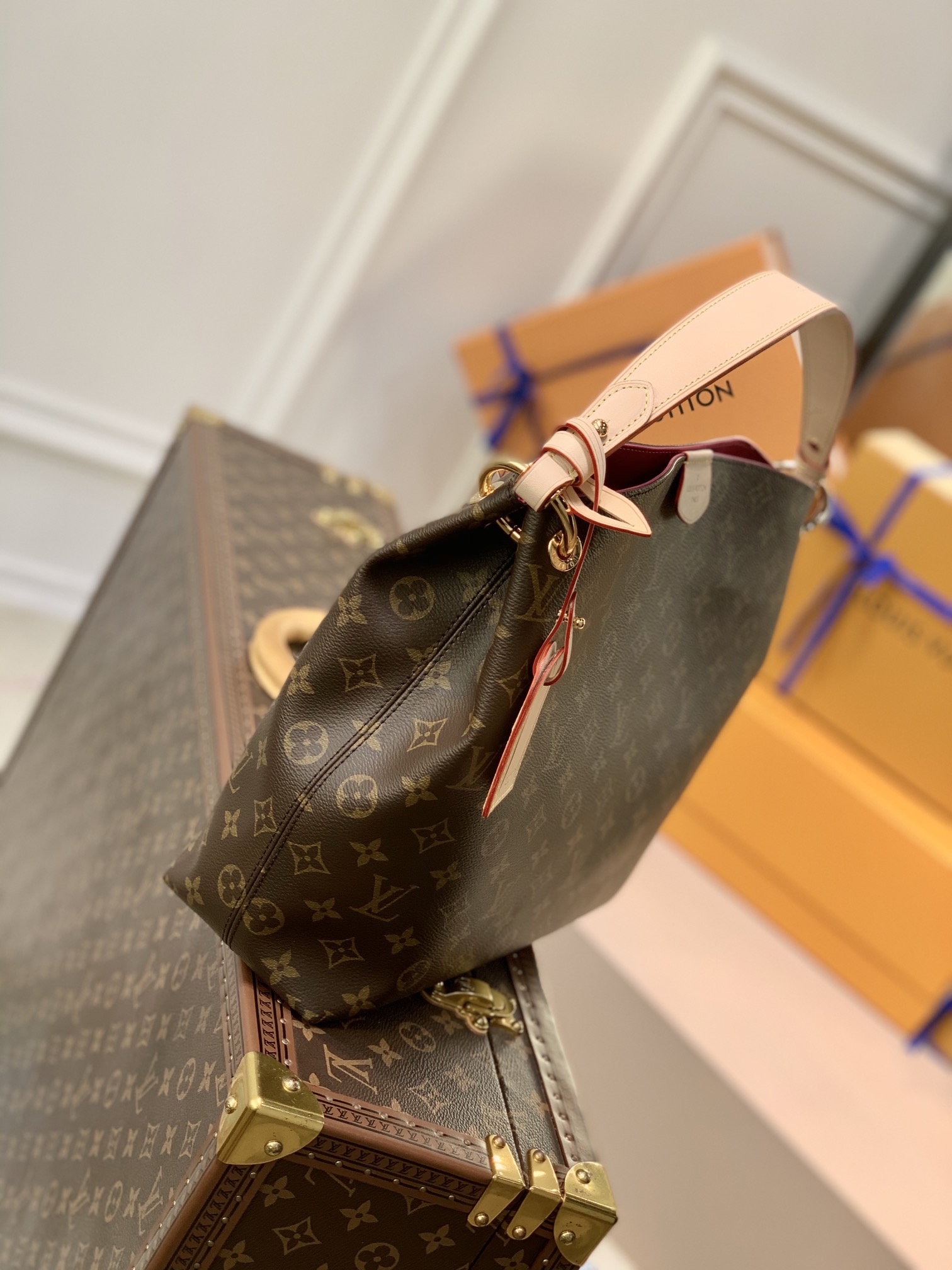 LOUIS VUITTON M43700 (35 x 30 x 11cm) LOUIS VUITTON M43700 (35 x 30 x 11cm)