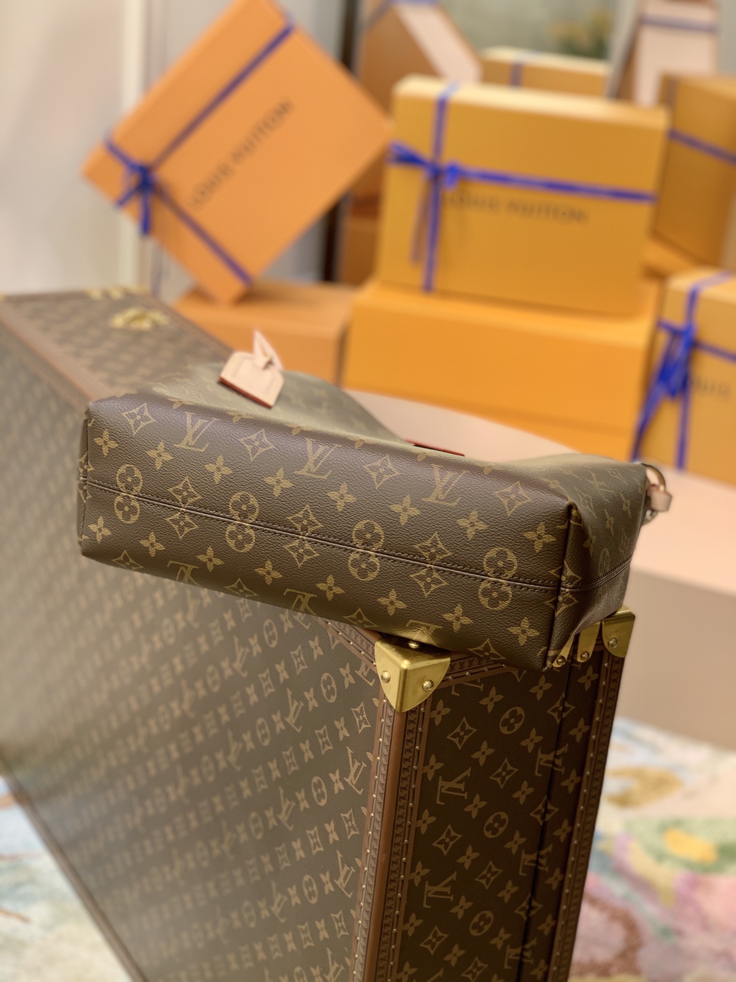 LOUIS VUITTON M43700 (35 x 30 x 11cm) LOUIS VUITTON M43700 (35 x 30 x 11cm)